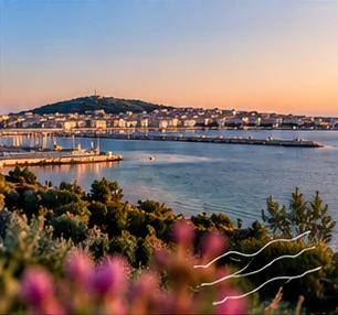 Sète et le mont Saint-Clair au coucher du soleil, vus depuis l’étang (photo d’illustration).